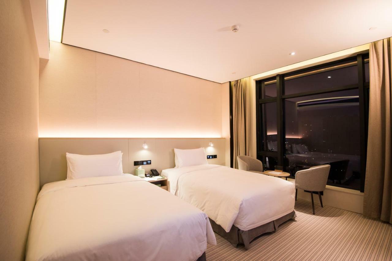 Virtuous World Hotel Foshan Bagian luar foto