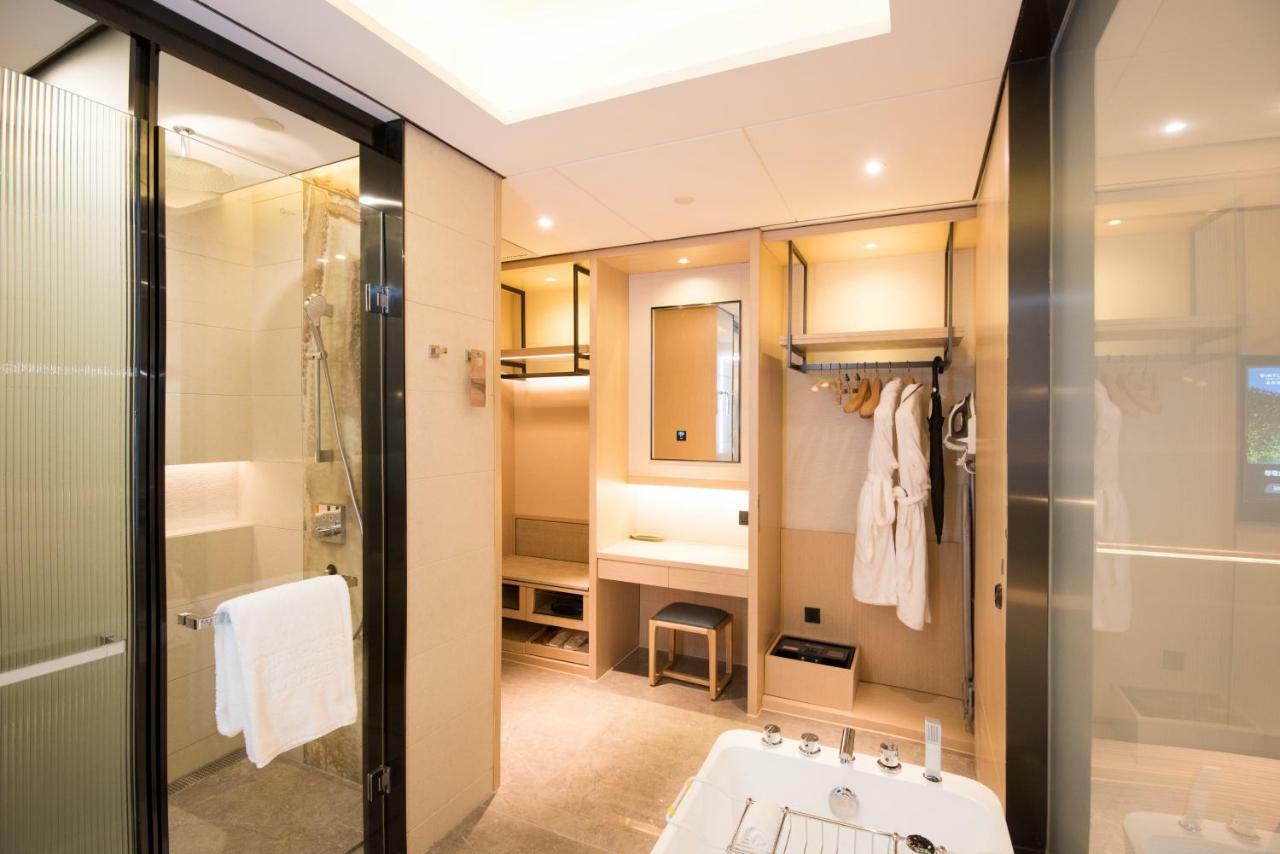 Virtuous World Hotel Foshan Bagian luar foto