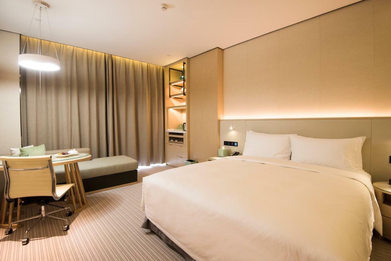 Virtuous World Hotel Foshan Bagian luar foto