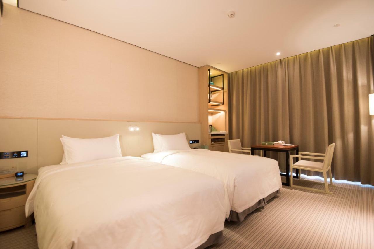 Virtuous World Hotel Foshan Bagian luar foto