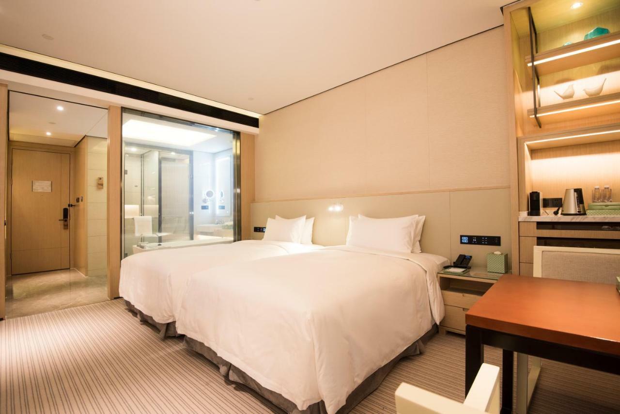 Virtuous World Hotel Foshan Bagian luar foto