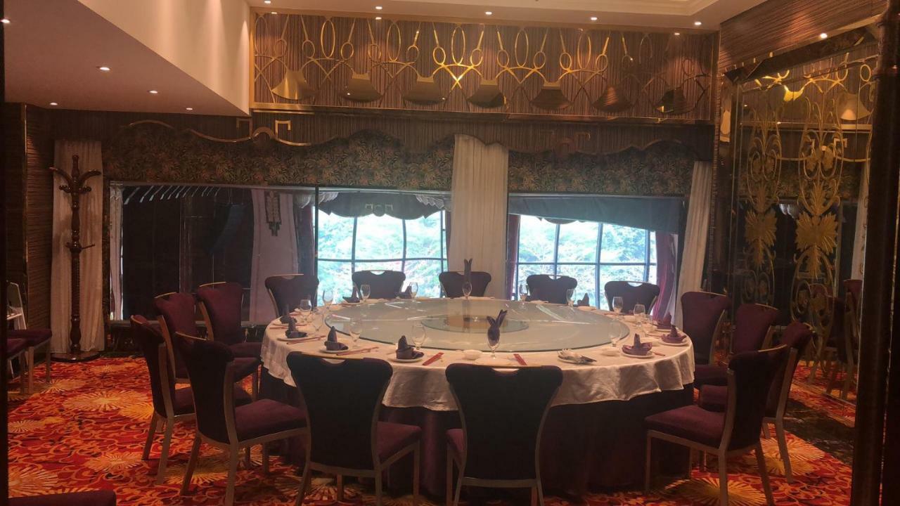 Virtuous World Hotel Foshan Bagian luar foto